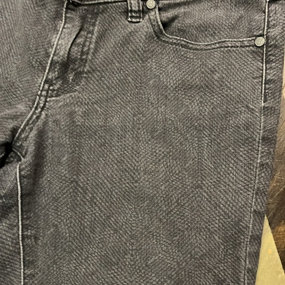 Prana gray snakeskin print jeans Sz 6/28 - Picture 3 of 4